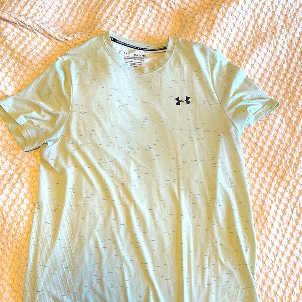 Men’s Under Armour Shirt
